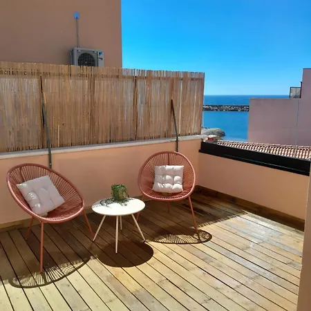 Beachfront Vila Praia de Ancora