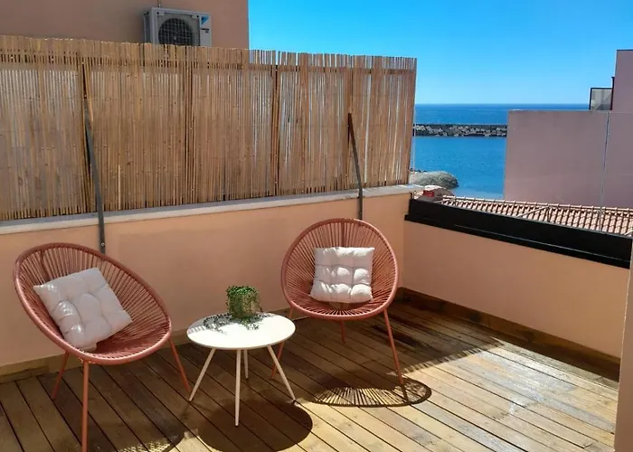 Beachfront Vila Praia de Ancora